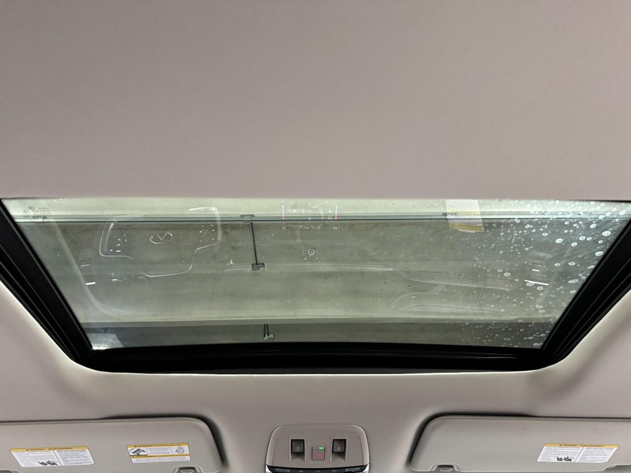 INFINITI QX80 Vehicle Full-screen Gallery Image 14