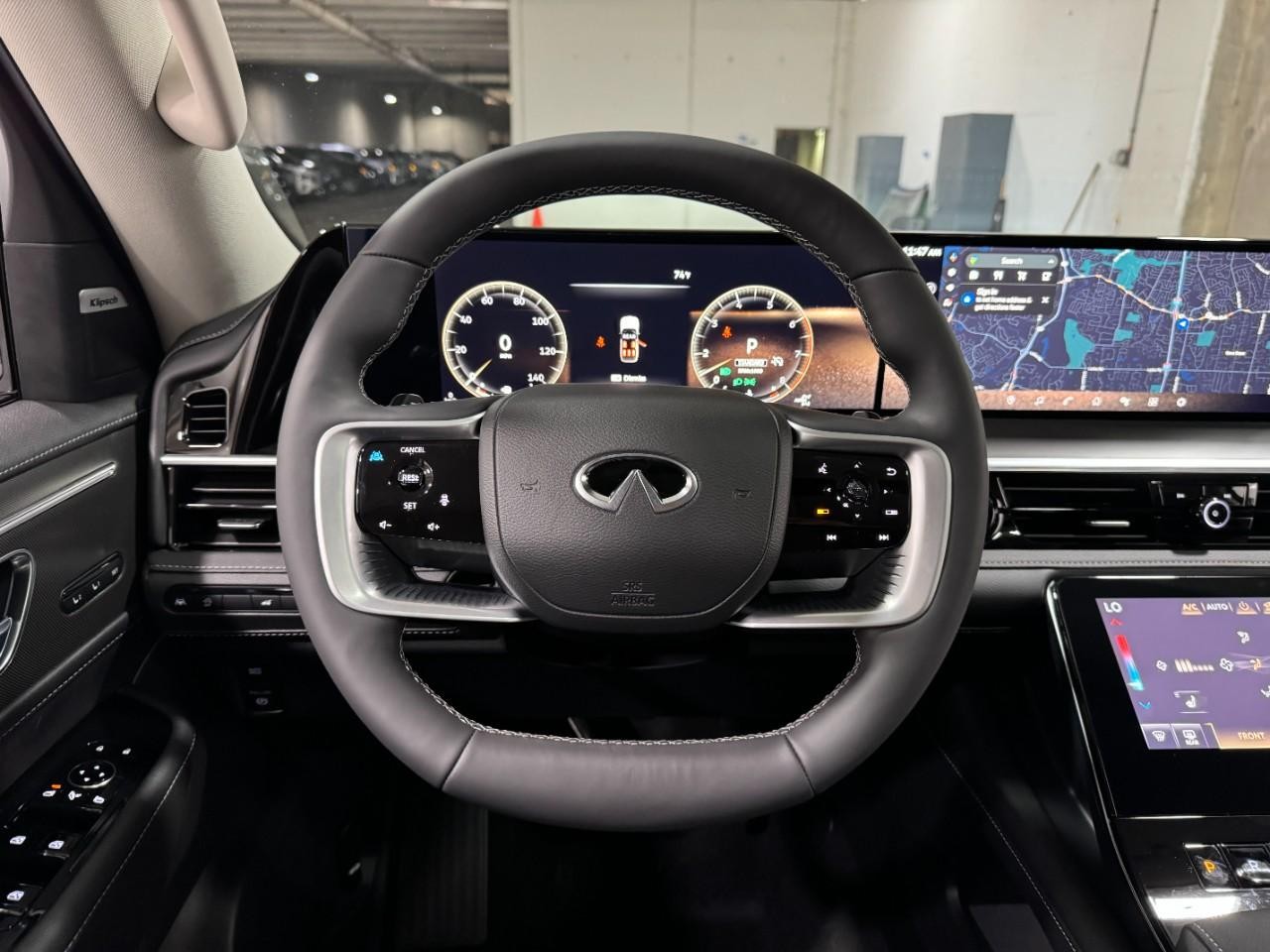 INFINITI QX80 Vehicle Full-screen Gallery Image 16