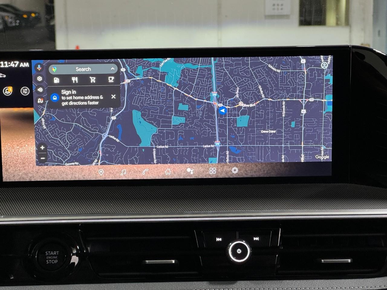 INFINITI QX80 Vehicle Full-screen Gallery Image 17