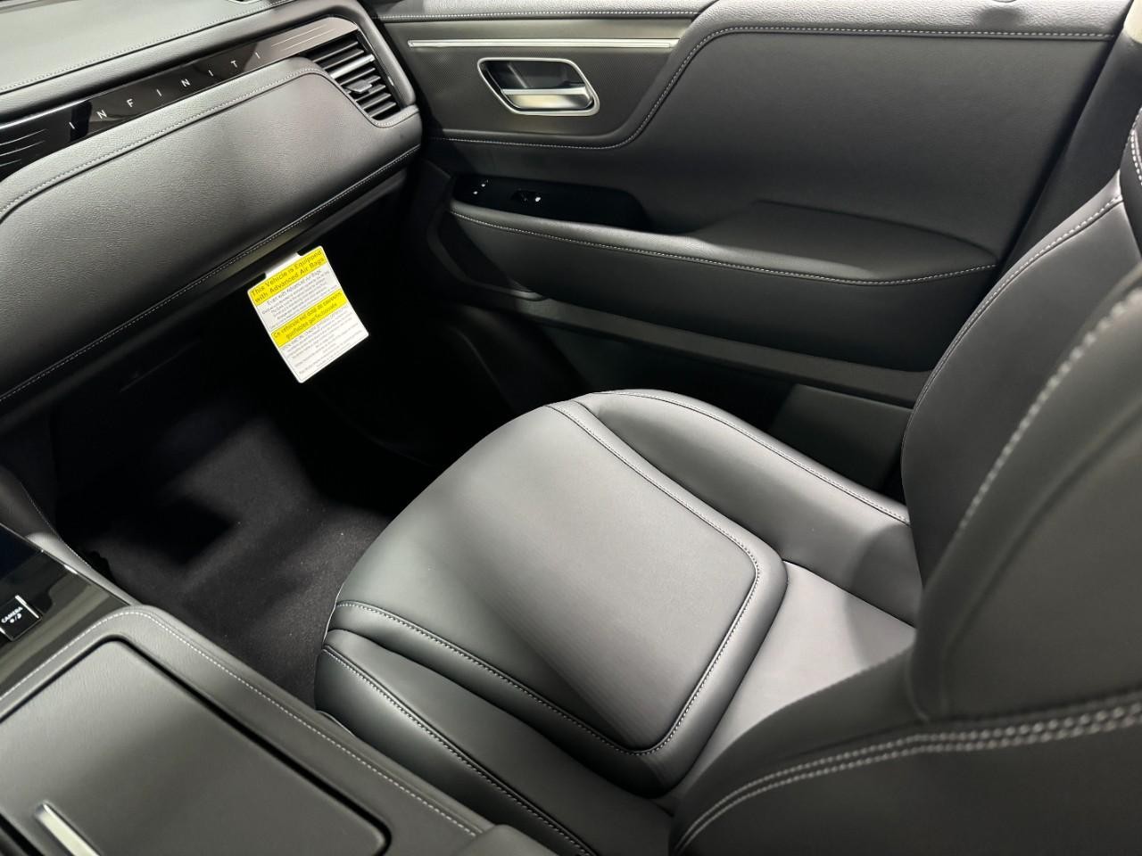 INFINITI QX80 Vehicle Full-screen Gallery Image 19