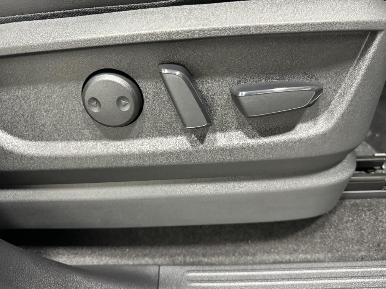 INFINITI QX80 Vehicle Full-screen Gallery Image 22