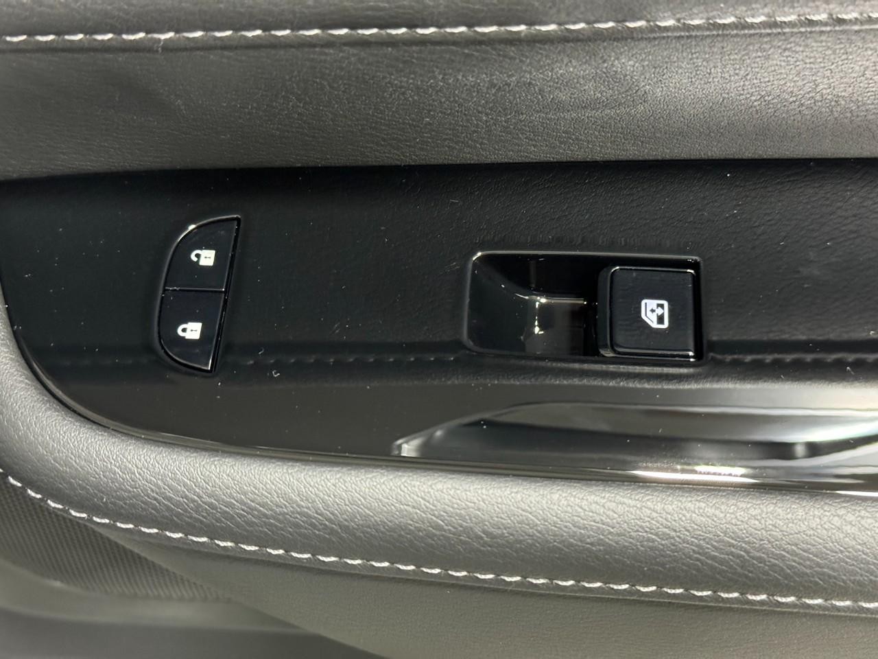 INFINITI QX80 Vehicle Full-screen Gallery Image 23