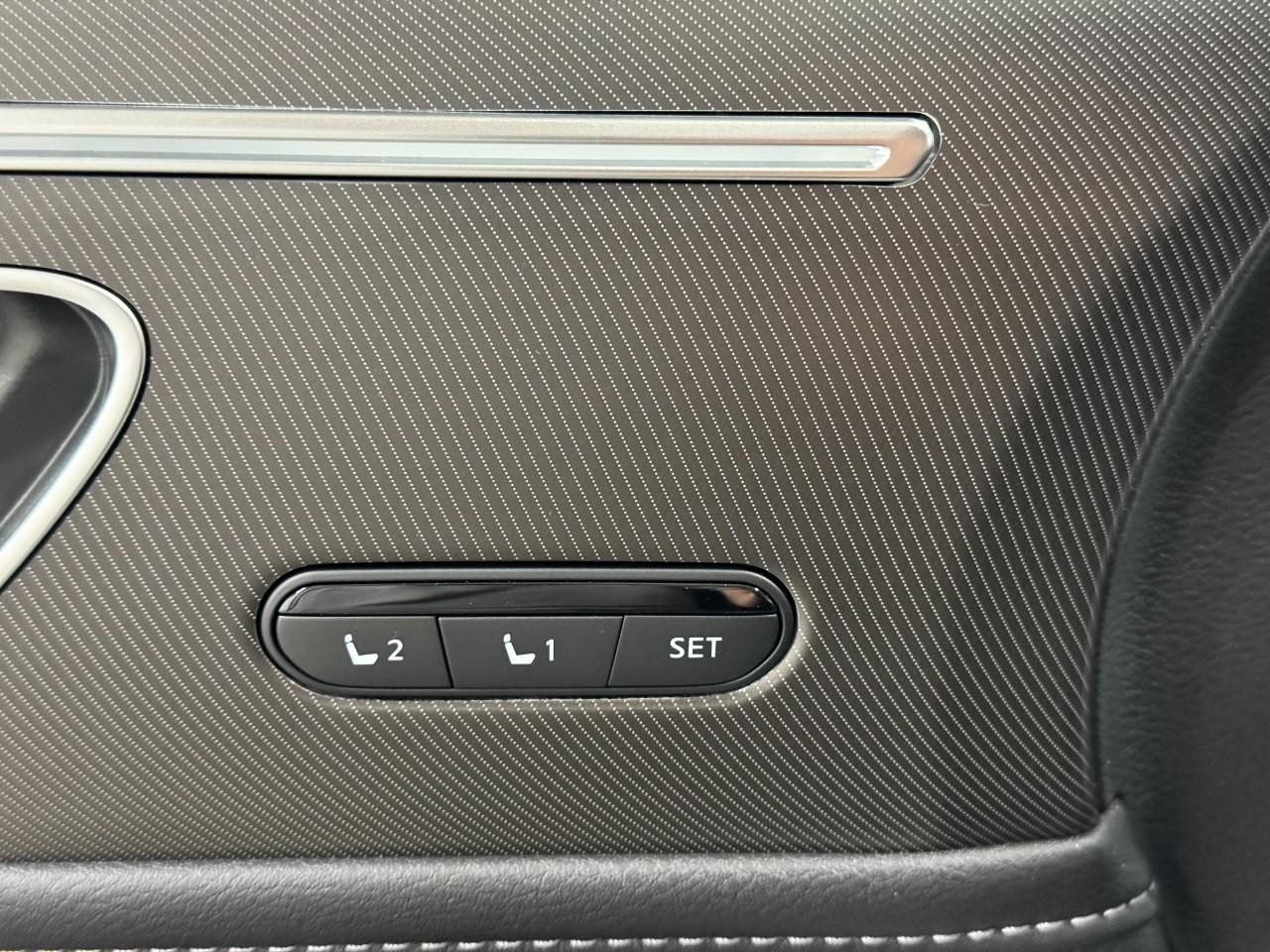 INFINITI QX80 Vehicle Full-screen Gallery Image 25