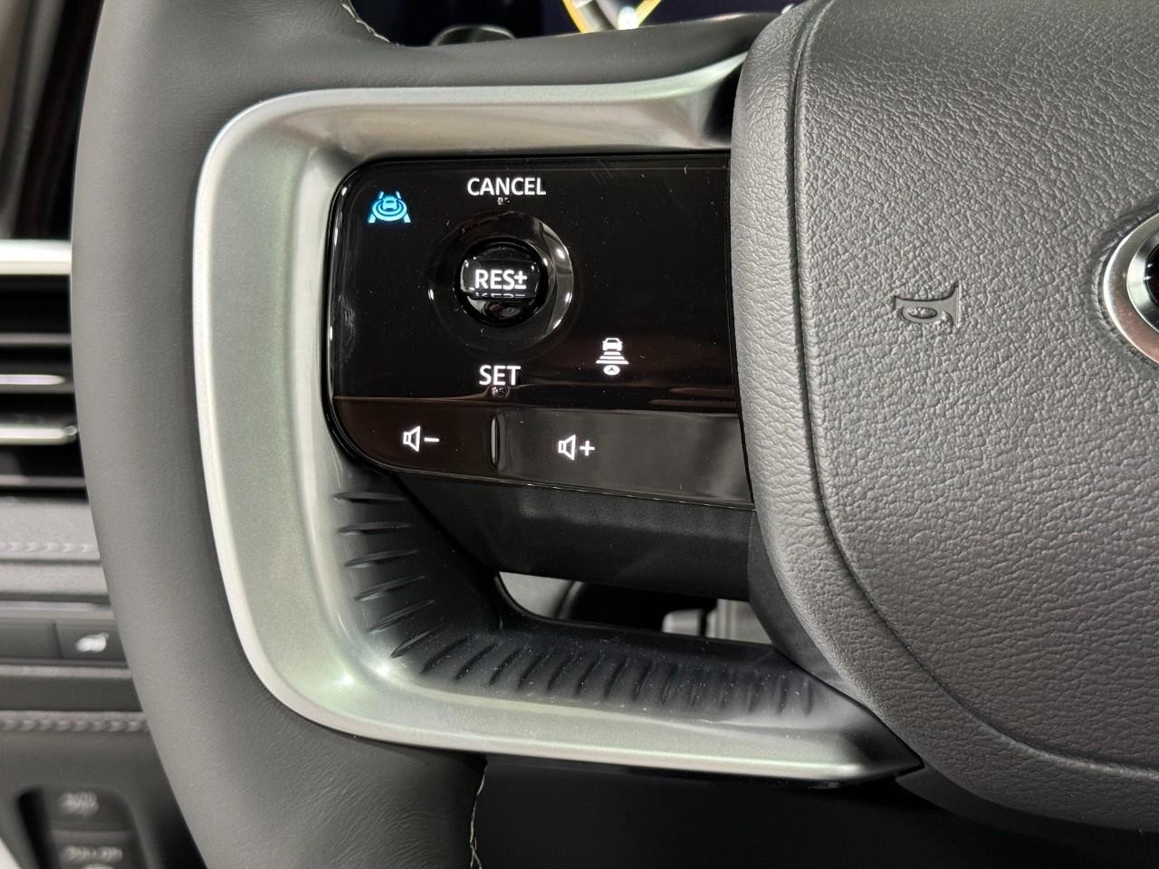 INFINITI QX80 Vehicle Full-screen Gallery Image 31