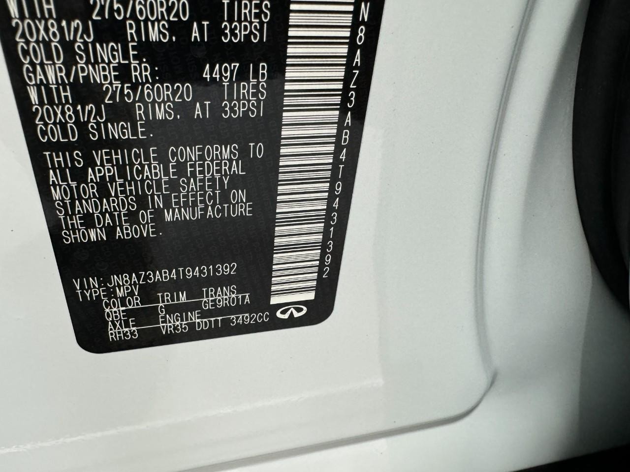 INFINITI QX80 Vehicle Full-screen Gallery Image 35