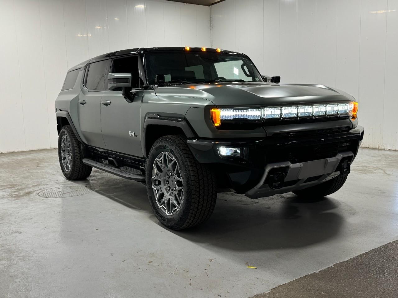 GMC HUMMER EV SUV Vehicle Full-screen Gallery Image 6