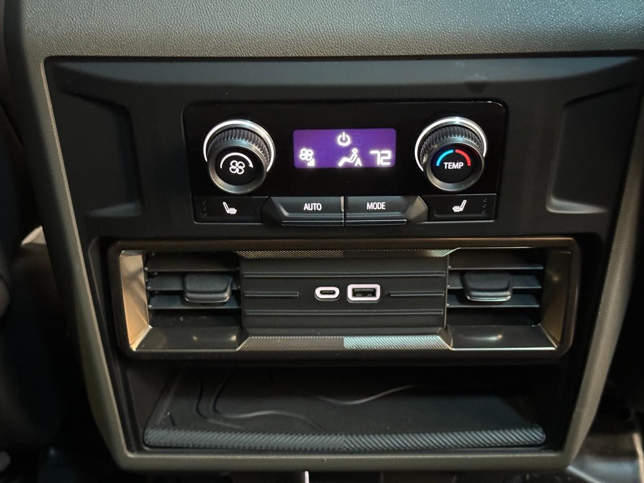 GMC HUMMER EV SUV Vehicle Full-screen Gallery Image 11