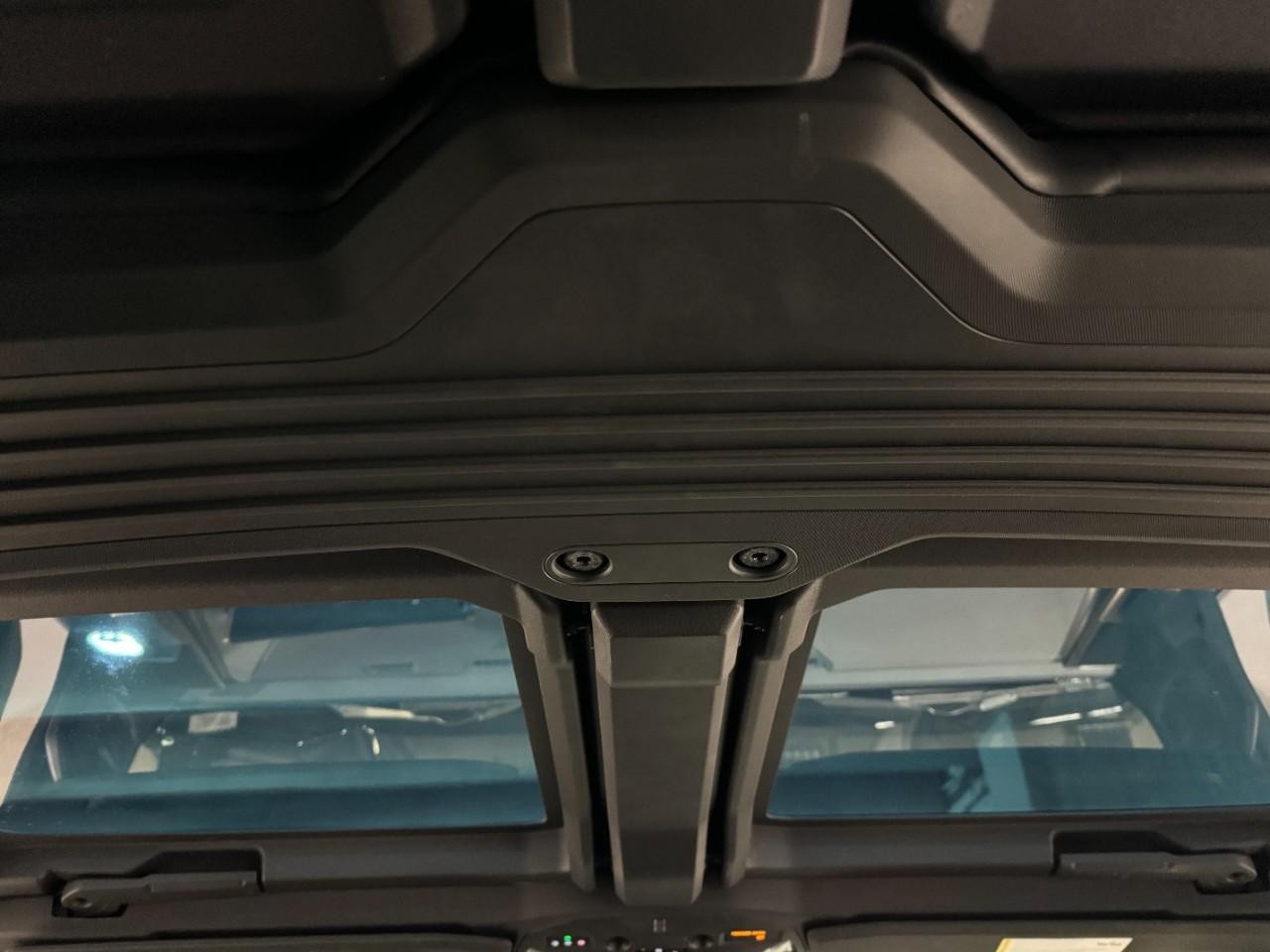 GMC HUMMER EV SUV Vehicle Full-screen Gallery Image 12