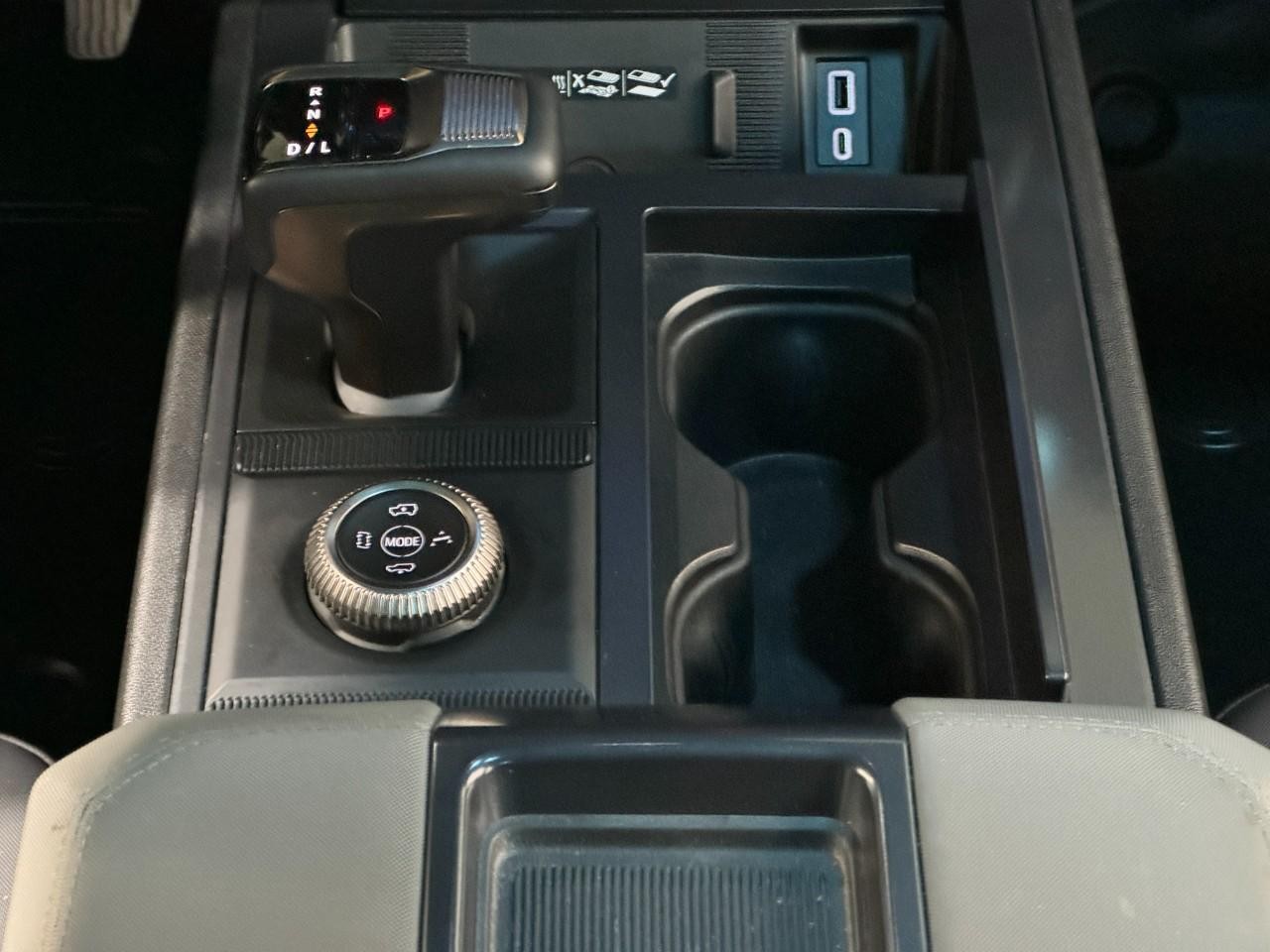 GMC HUMMER EV SUV Vehicle Full-screen Gallery Image 16