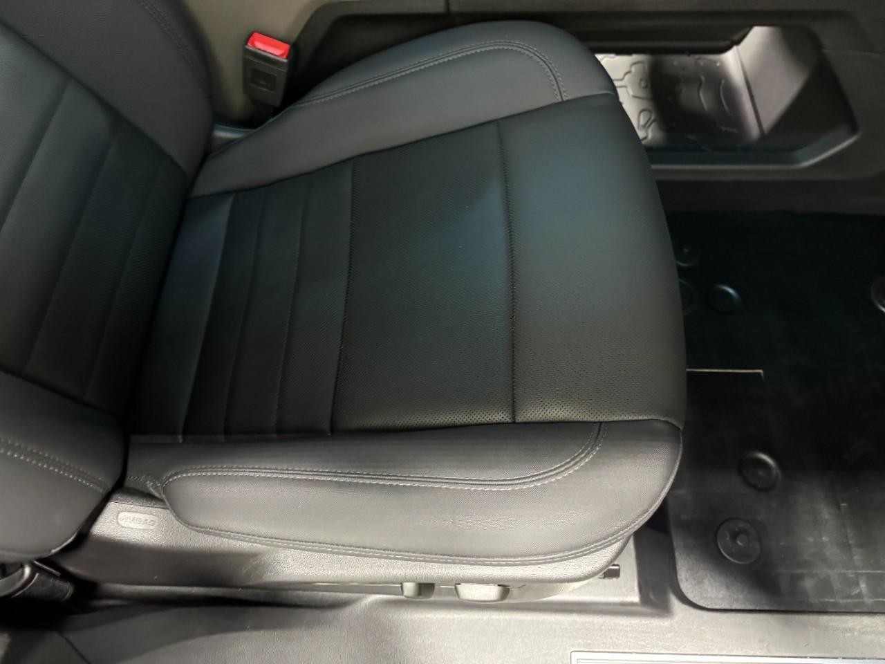 GMC HUMMER EV SUV Vehicle Full-screen Gallery Image 19