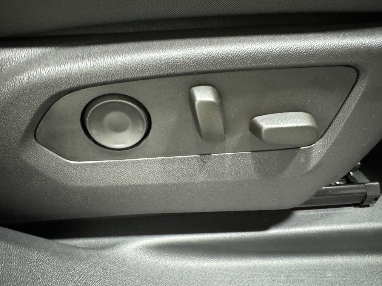 GMC HUMMER EV SUV Vehicle Full-screen Gallery Image 20