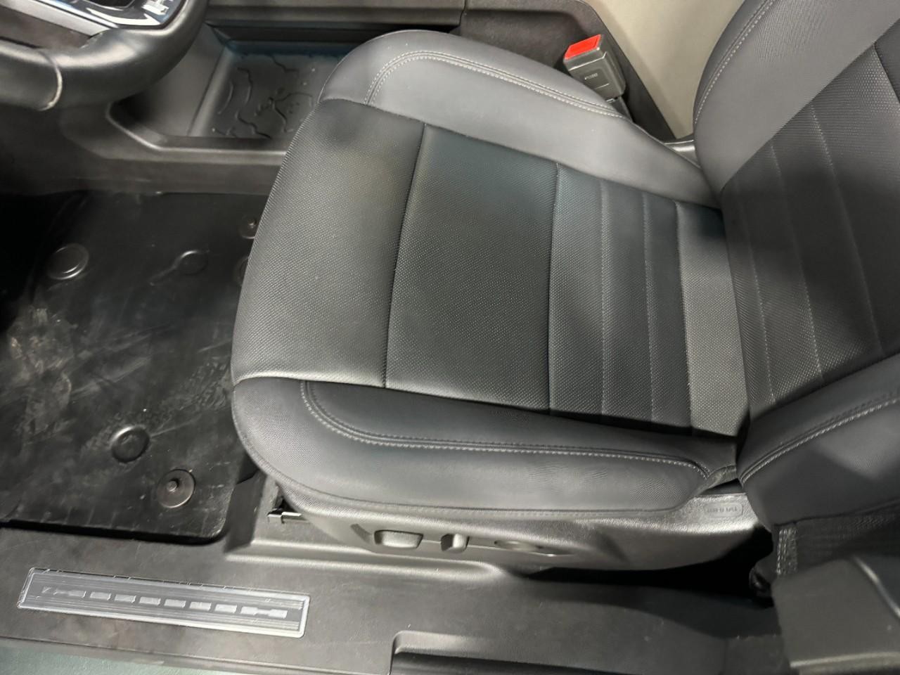 GMC HUMMER EV SUV Vehicle Full-screen Gallery Image 26