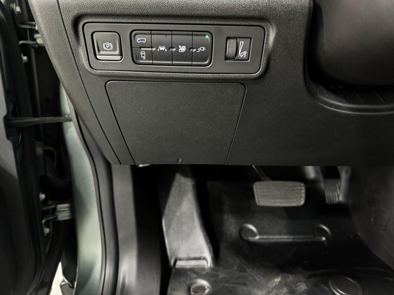 GMC HUMMER EV SUV Vehicle Full-screen Gallery Image 28