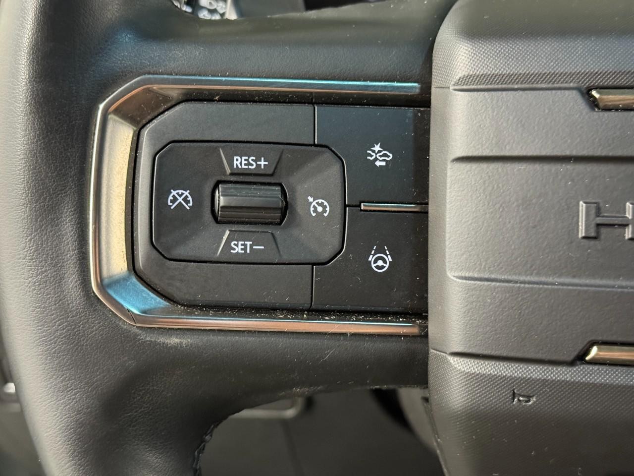 GMC HUMMER EV SUV Vehicle Full-screen Gallery Image 29