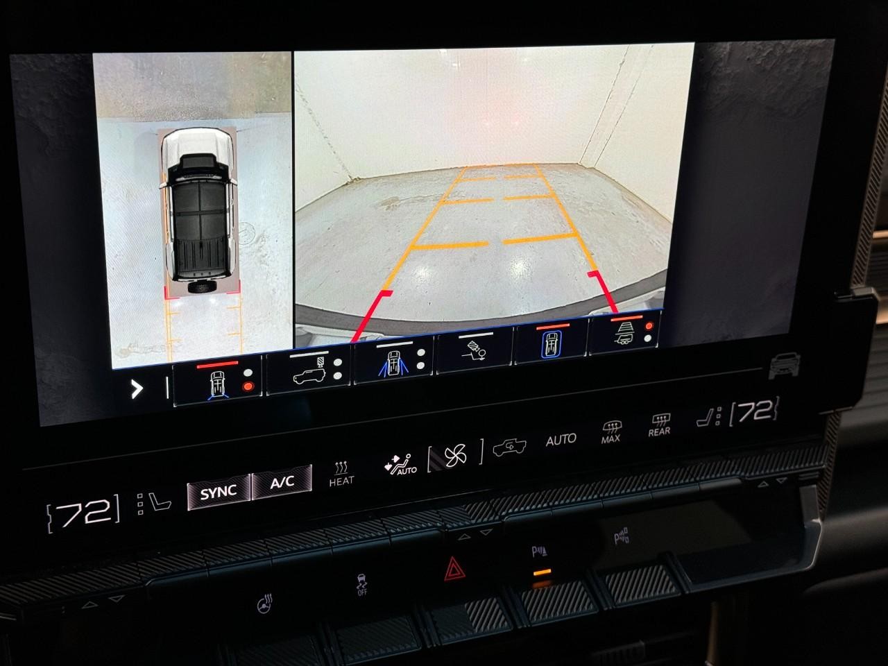 GMC HUMMER EV SUV Vehicle Full-screen Gallery Image 32