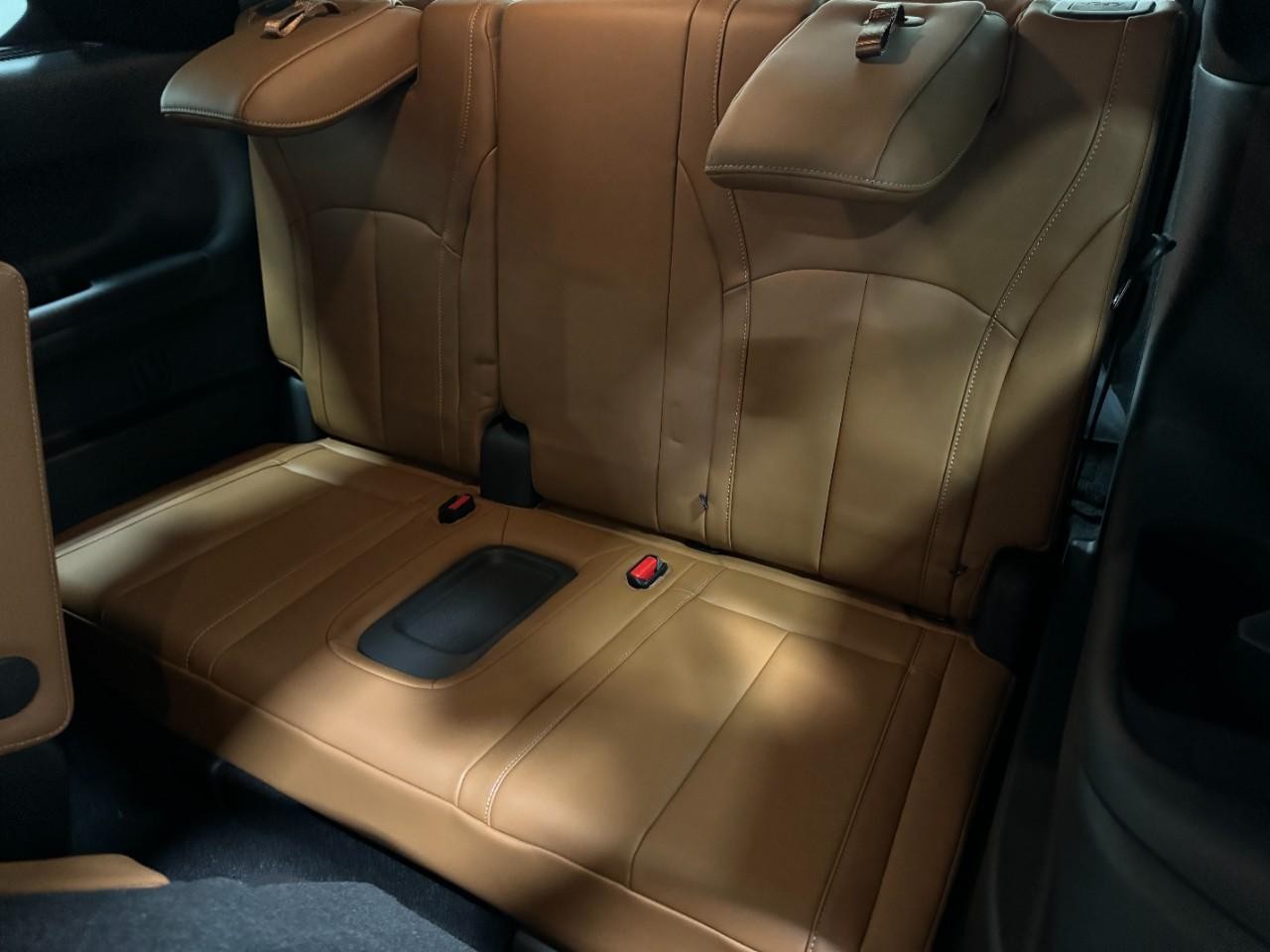 INFINITI QX60 Vehicle Full-screen Gallery Image 8