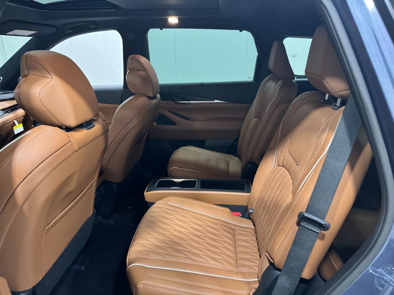 INFINITI QX60 Vehicle Full-screen Gallery Image 9