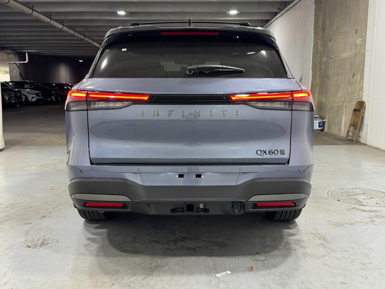 INFINITI QX60 Vehicle Full-screen Gallery Image 10