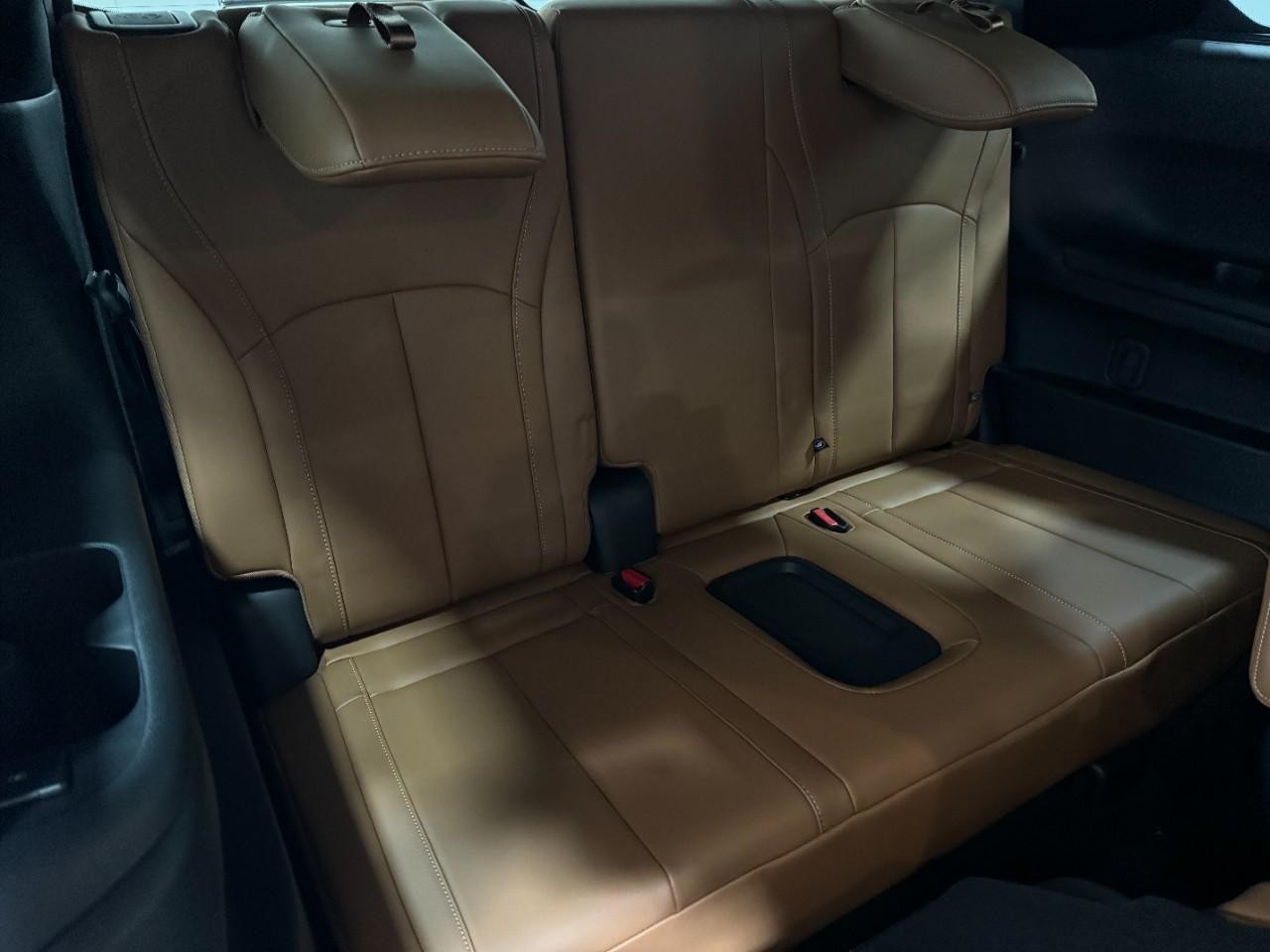 INFINITI QX60 Vehicle Full-screen Gallery Image 11