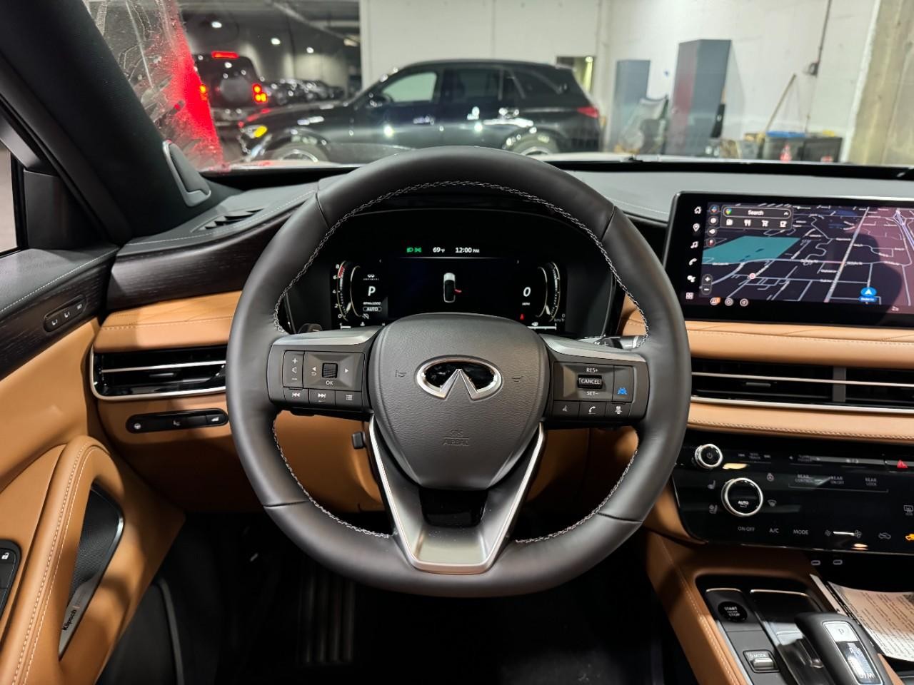 INFINITI QX60 Vehicle Full-screen Gallery Image 16