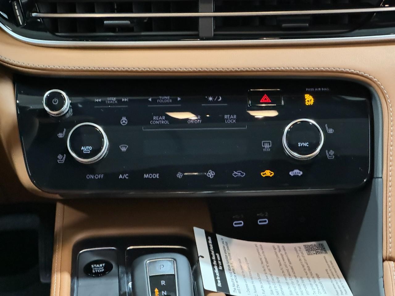 INFINITI QX60 Vehicle Full-screen Gallery Image 18