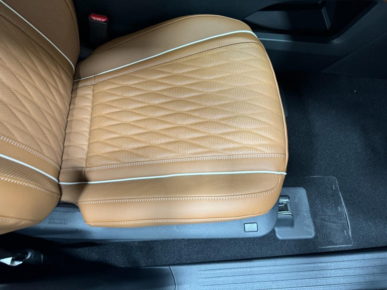 INFINITI QX60 Vehicle Full-screen Gallery Image 22