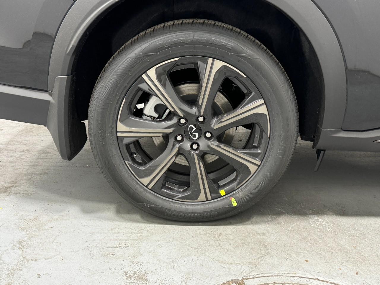 INFINITI QX60 Vehicle Full-screen Gallery Image 5