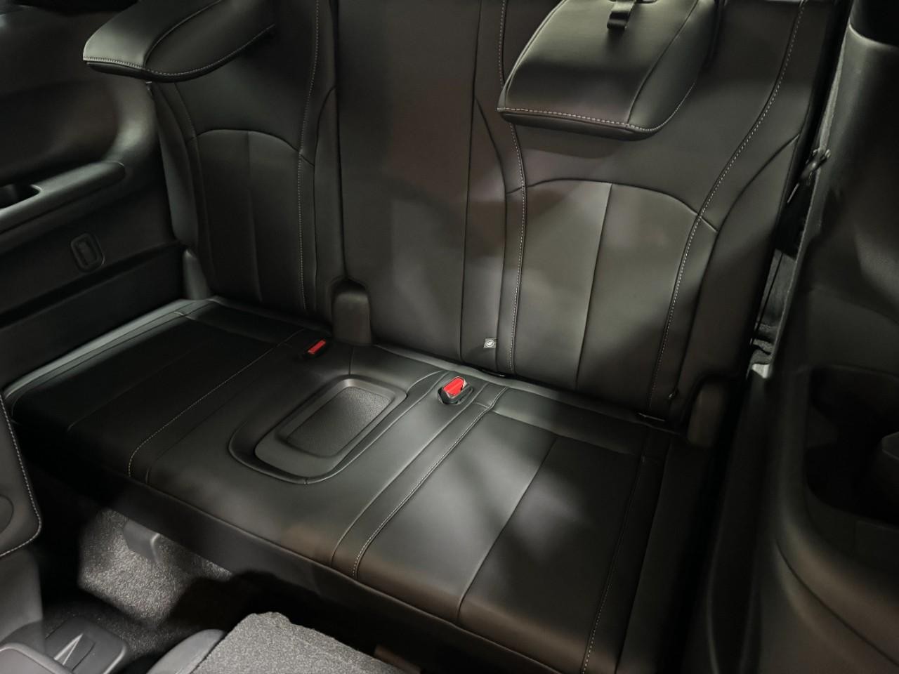 INFINITI QX60 Vehicle Full-screen Gallery Image 8