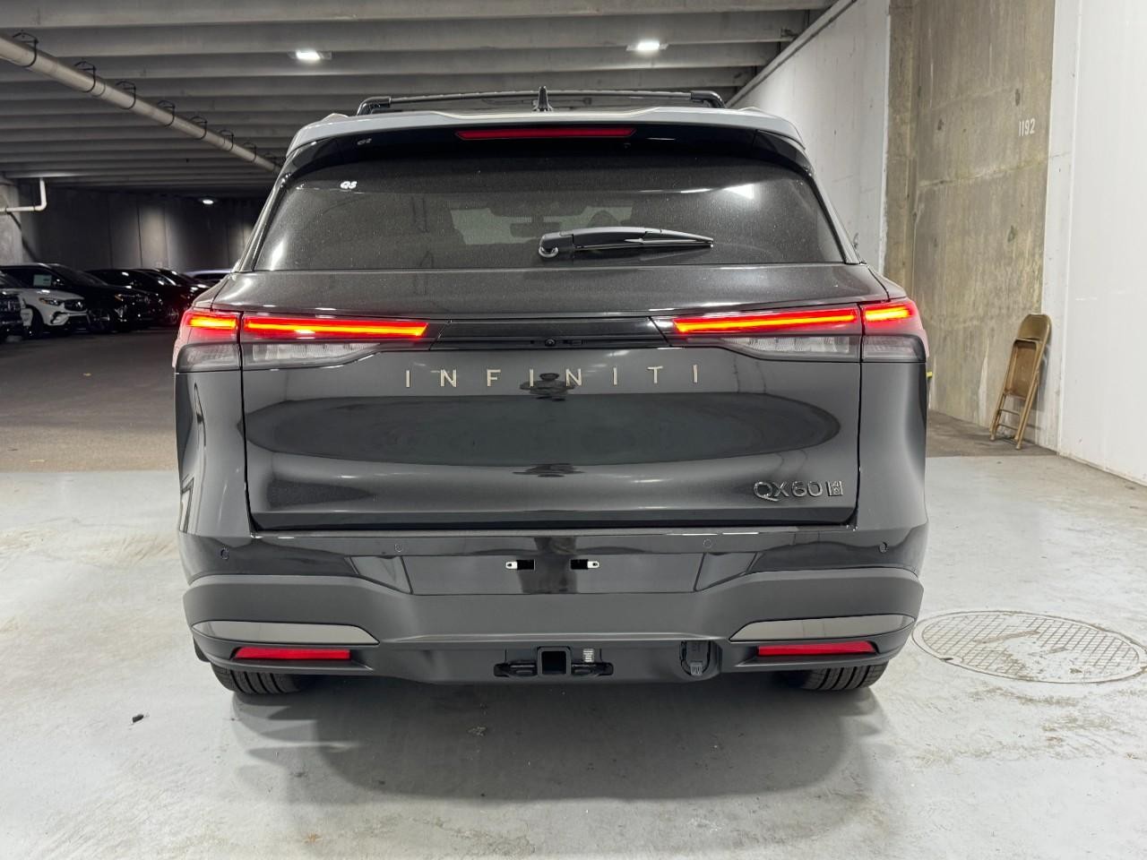 INFINITI QX60 Vehicle Full-screen Gallery Image 10