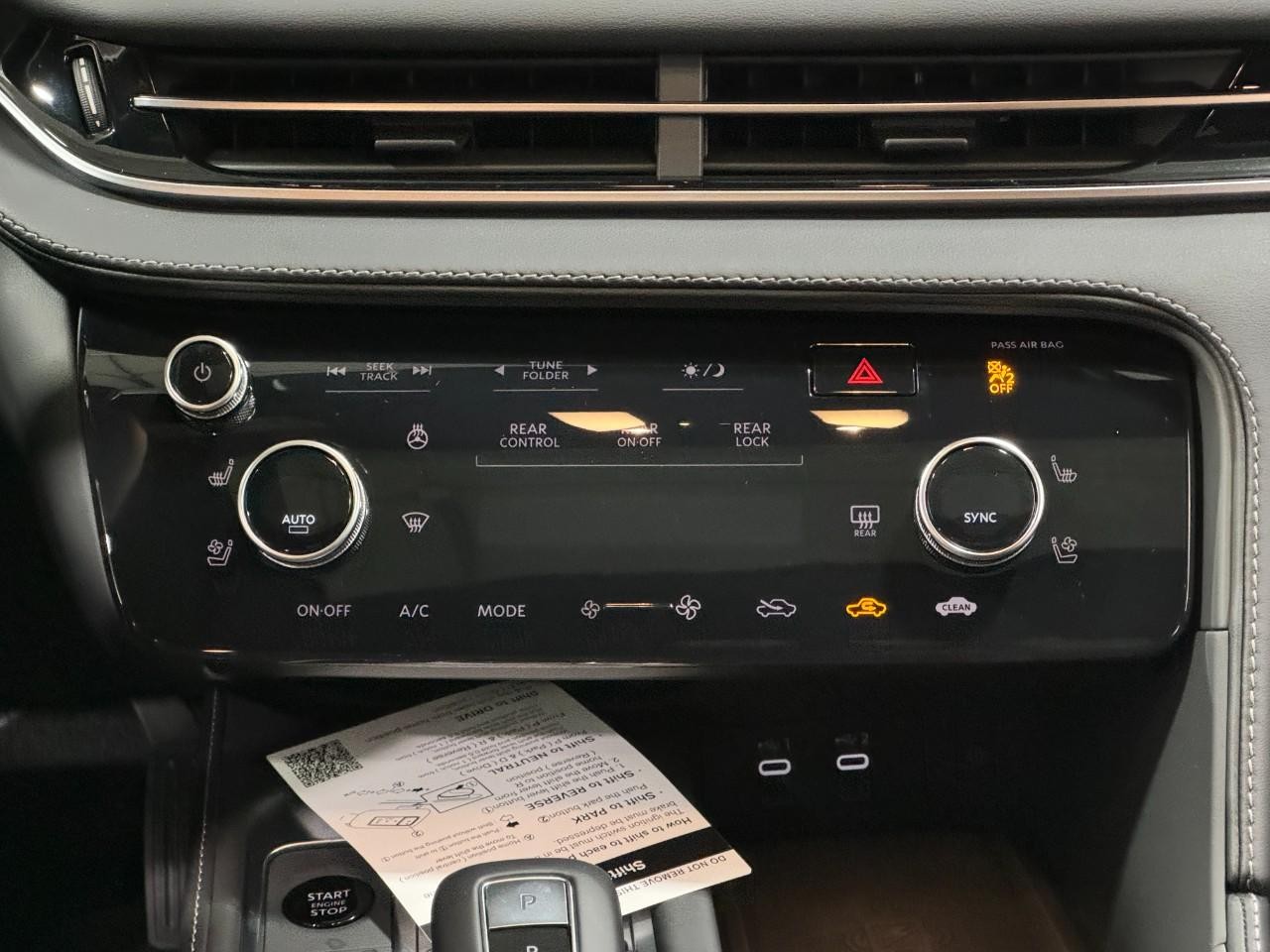 INFINITI QX60 Vehicle Full-screen Gallery Image 18