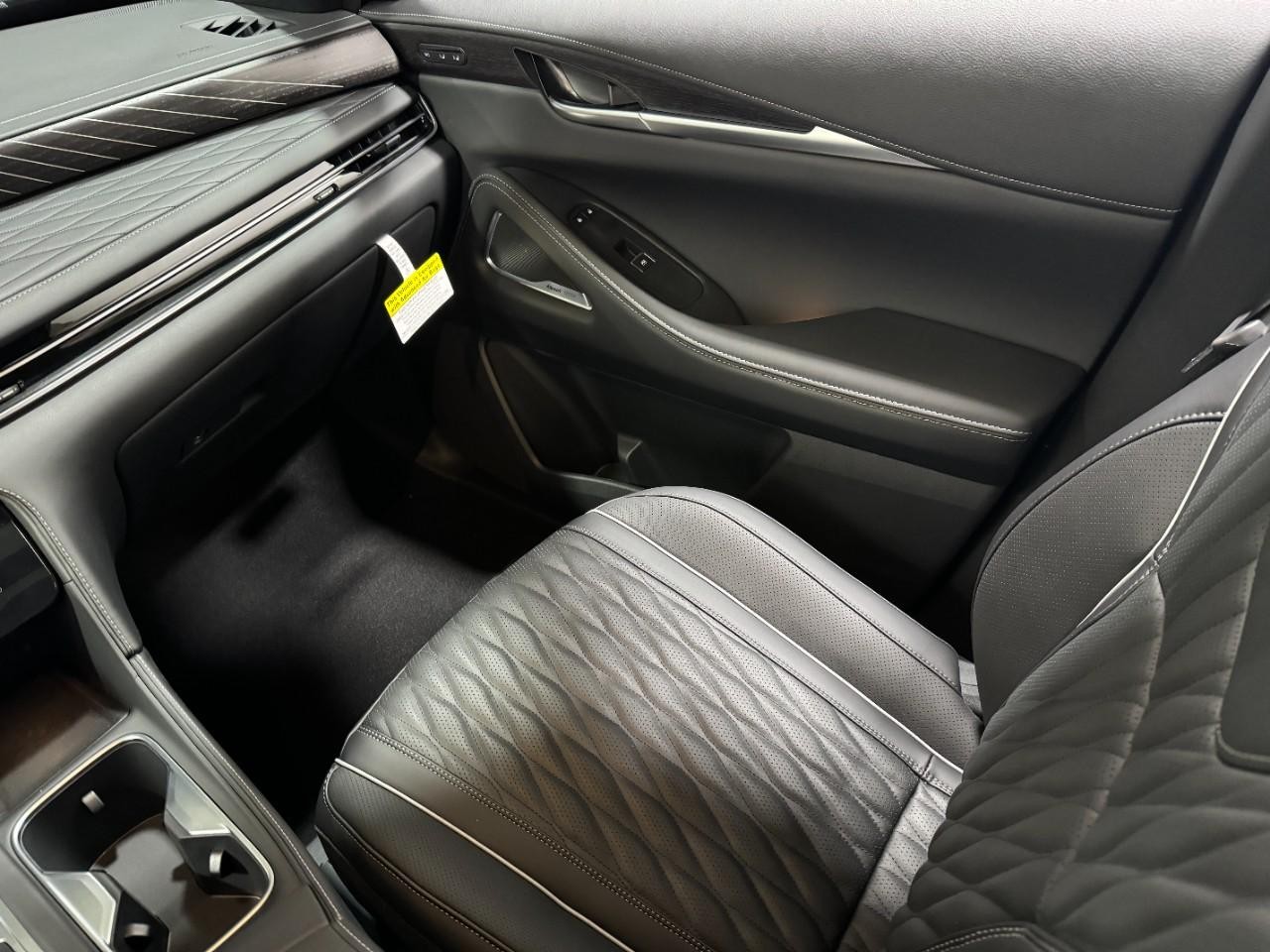 INFINITI QX60 Vehicle Full-screen Gallery Image 20