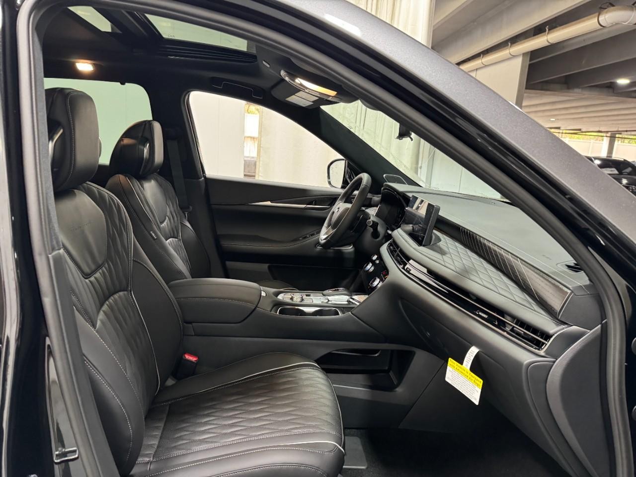 INFINITI QX60 Vehicle Full-screen Gallery Image 21