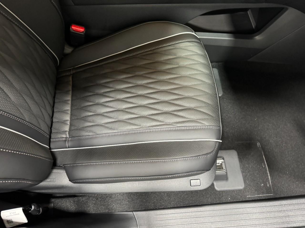 INFINITI QX60 Vehicle Full-screen Gallery Image 22