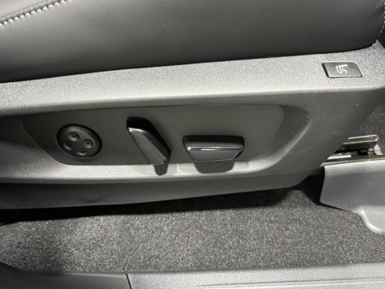 INFINITI QX60 Vehicle Full-screen Gallery Image 23