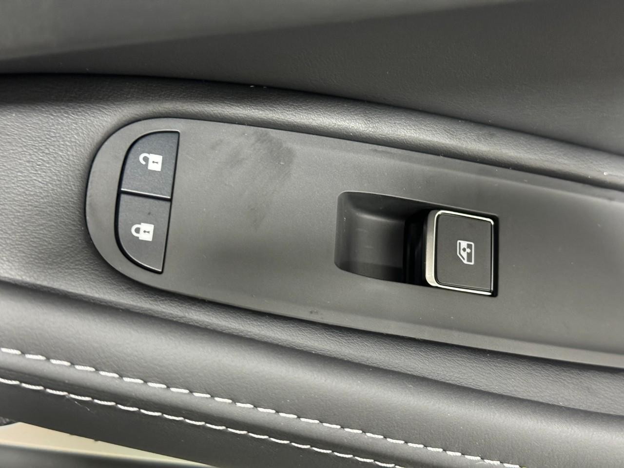 INFINITI QX60 Vehicle Full-screen Gallery Image 25