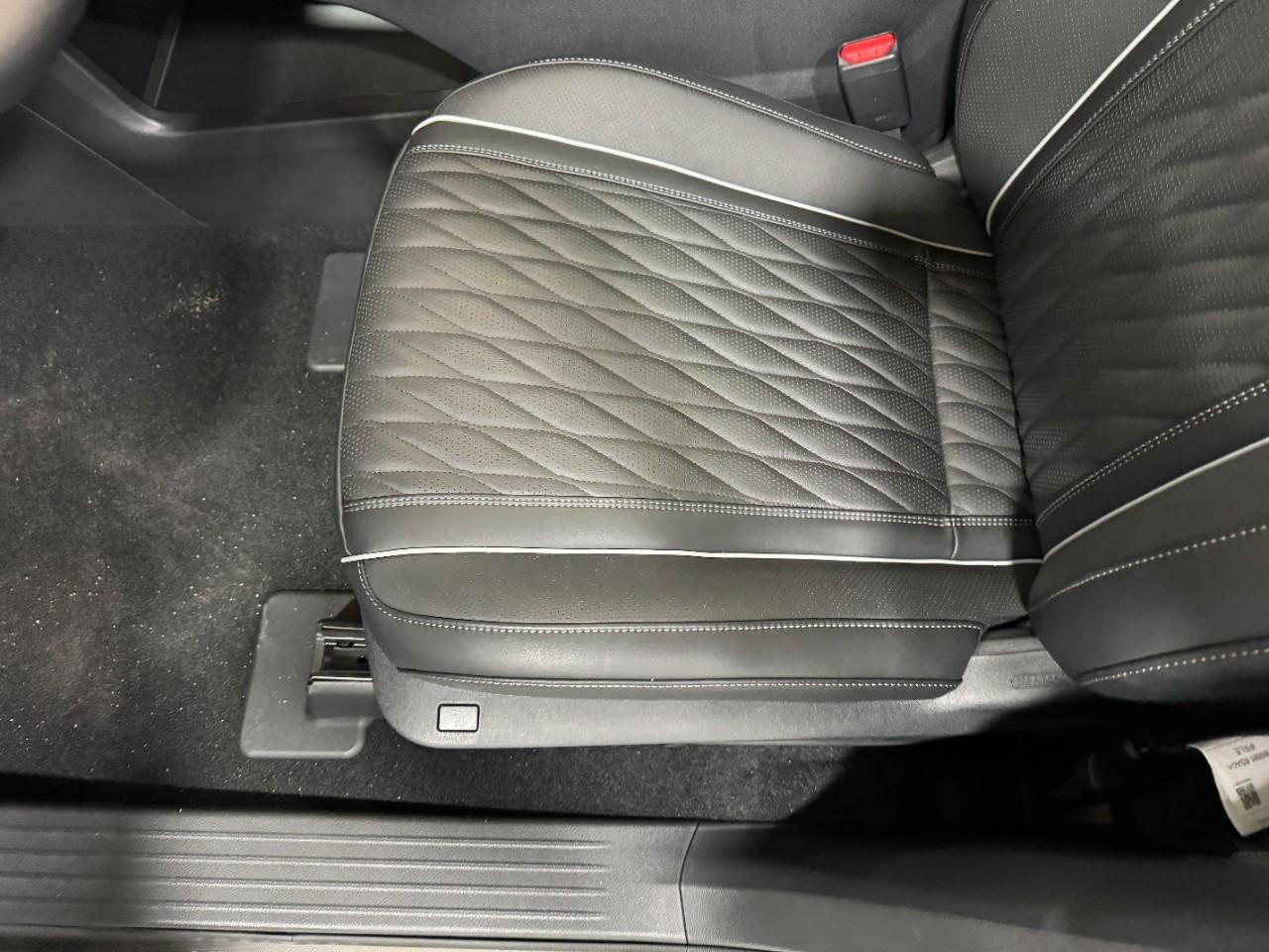 INFINITI QX60 Vehicle Full-screen Gallery Image 30