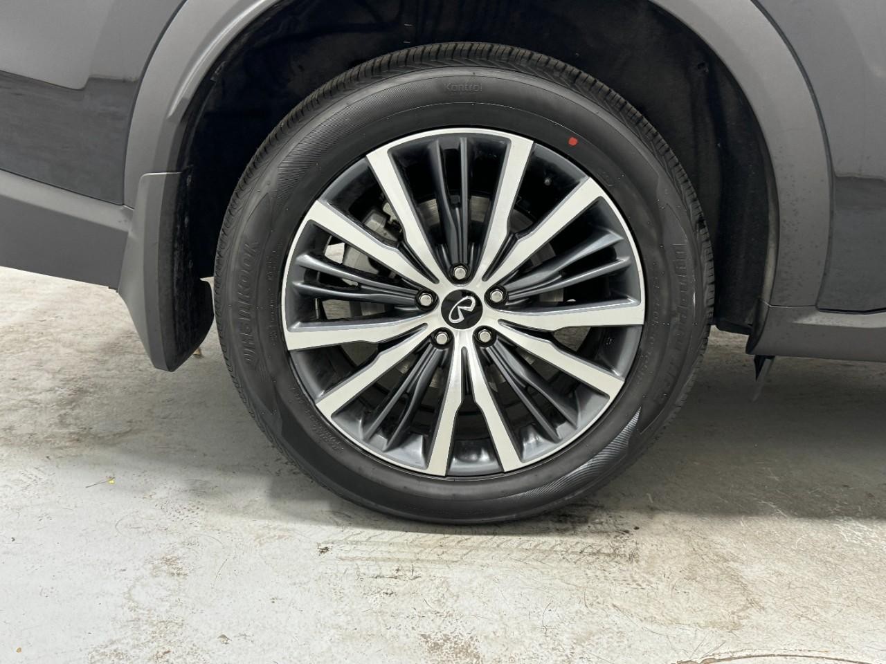 INFINITI QX60 Vehicle Full-screen Gallery Image 5