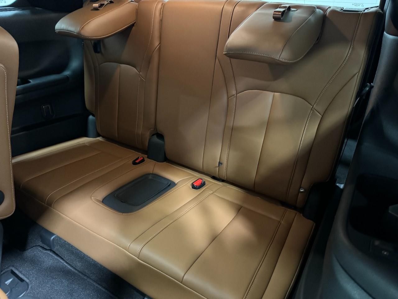 INFINITI QX60 Vehicle Full-screen Gallery Image 8