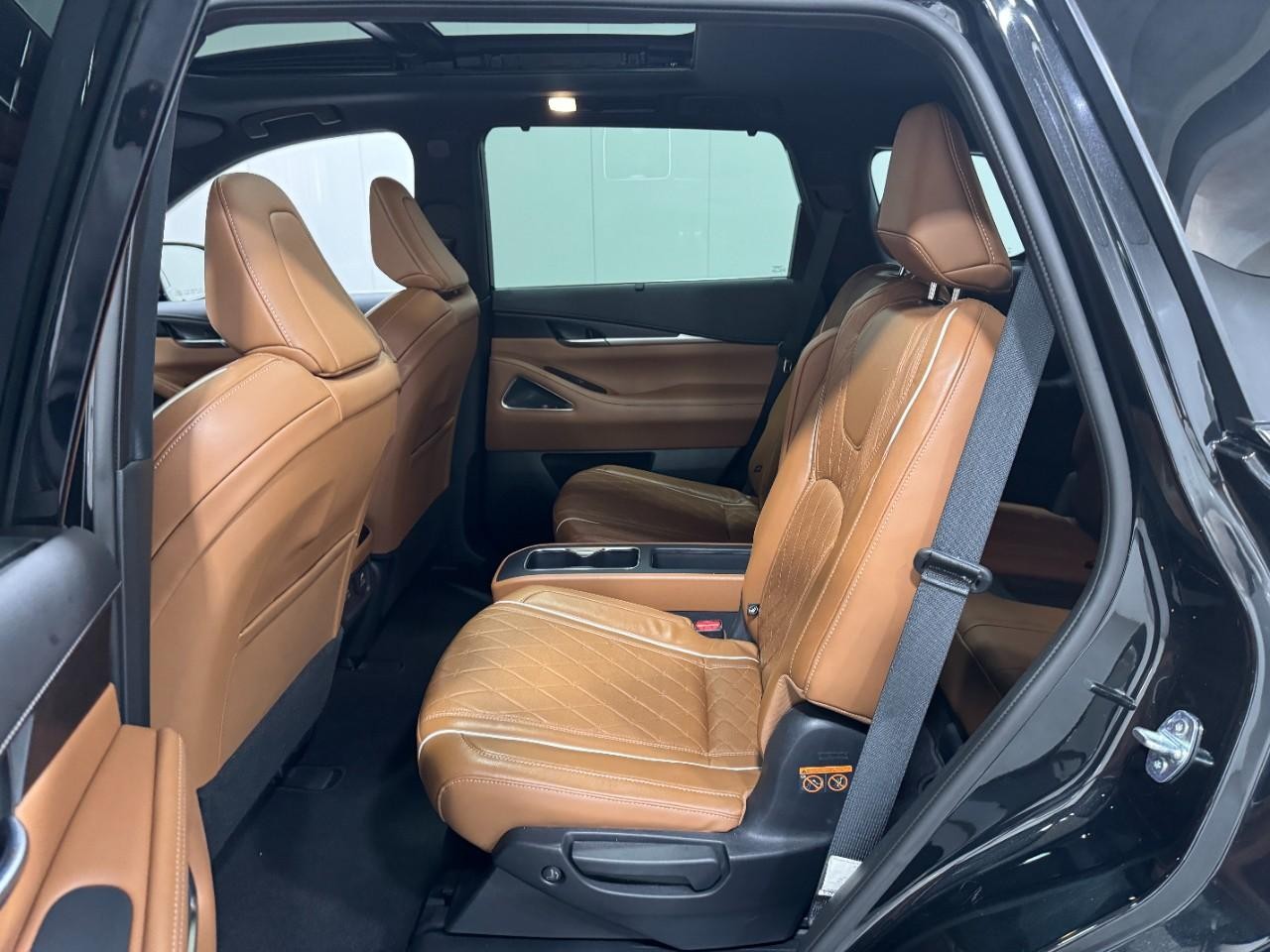 INFINITI QX60 Vehicle Full-screen Gallery Image 9