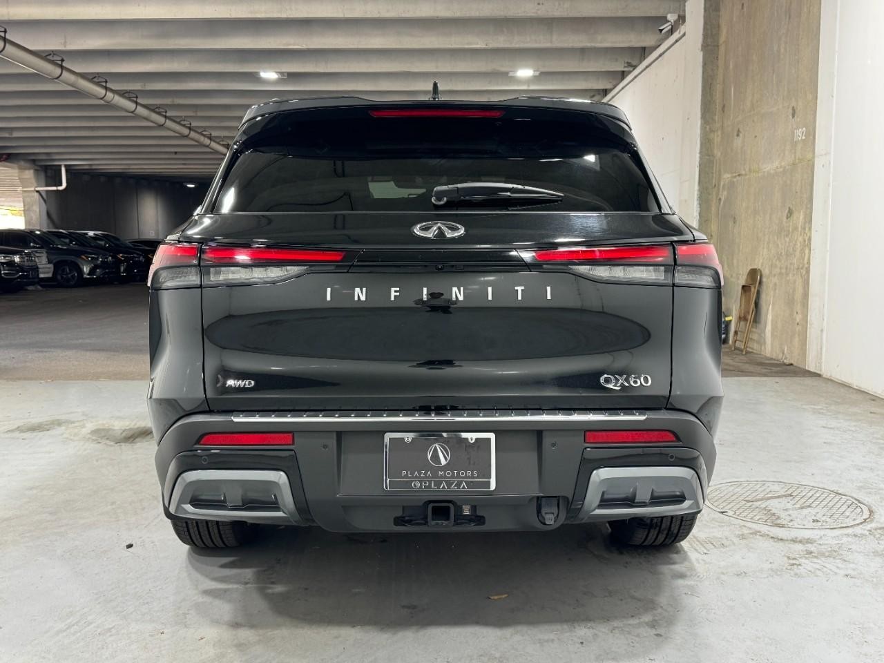 INFINITI QX60 Vehicle Full-screen Gallery Image 10