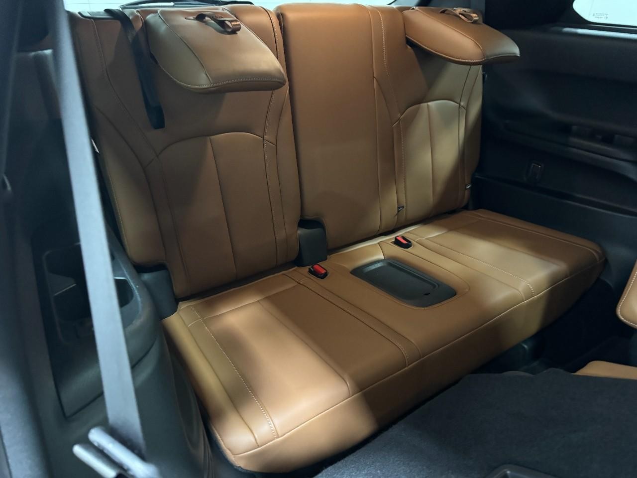 INFINITI QX60 Vehicle Full-screen Gallery Image 11