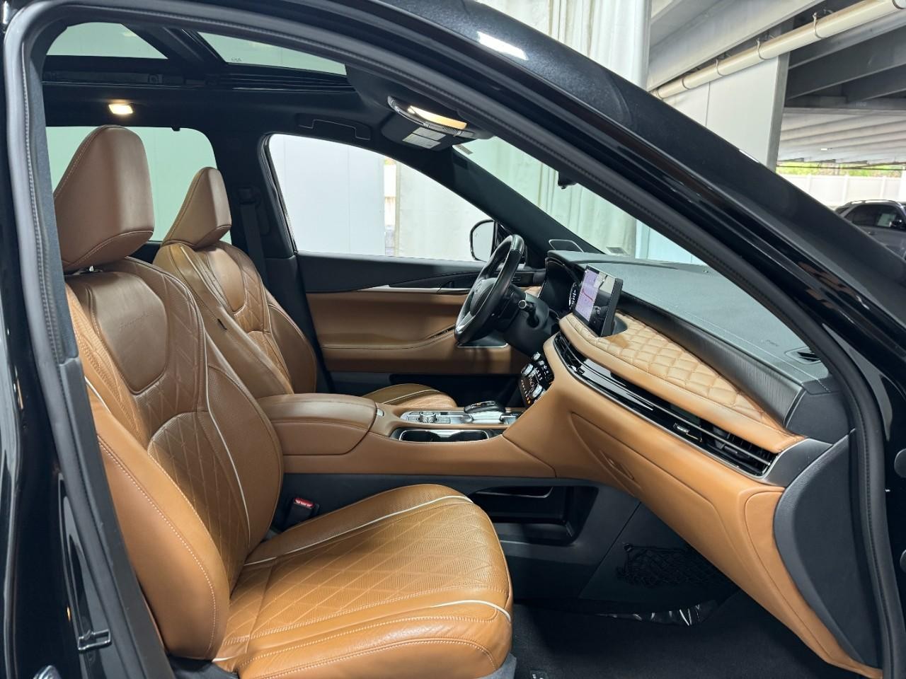 INFINITI QX60 Vehicle Full-screen Gallery Image 21