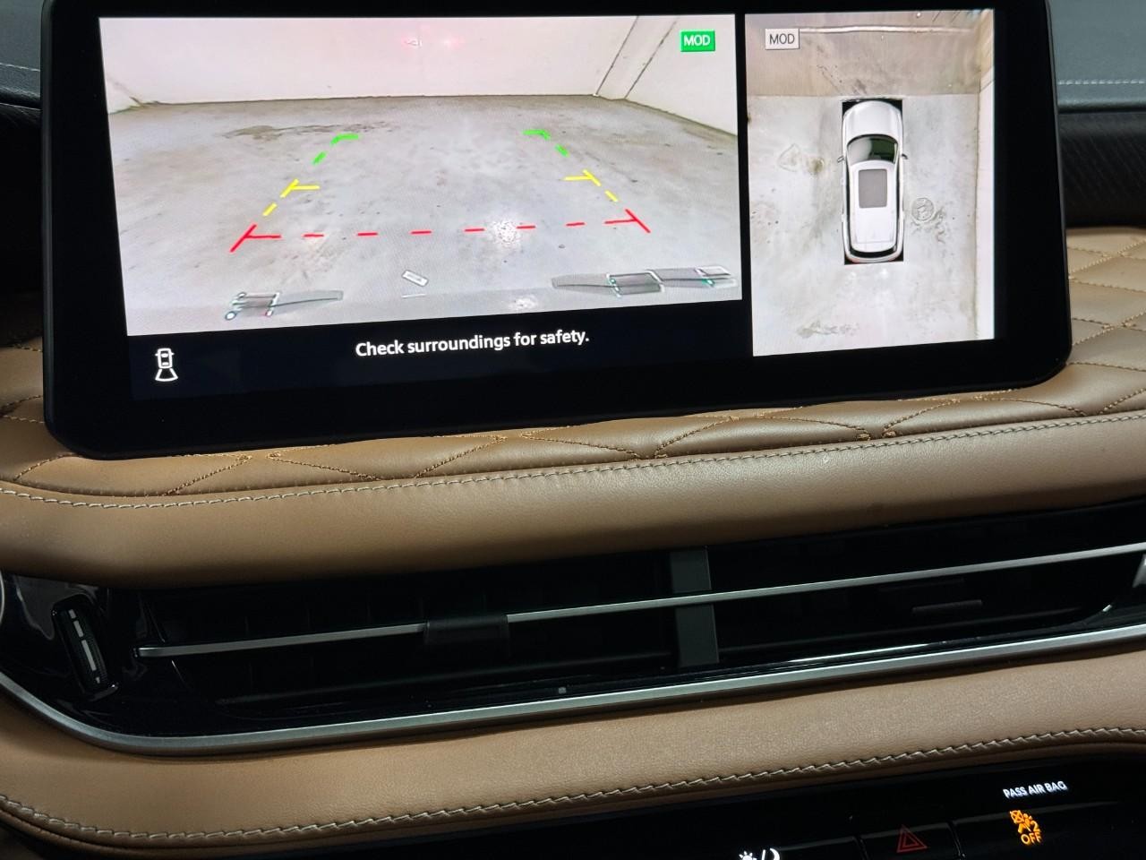 INFINITI QX60 Vehicle Full-screen Gallery Image 36