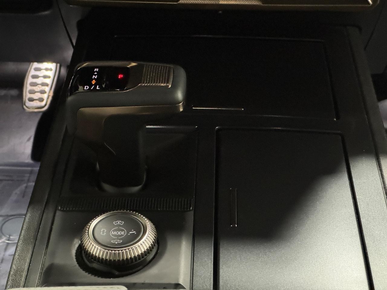 GMC HUMMER EV Pickup Vehicle Full-screen Gallery Image 17