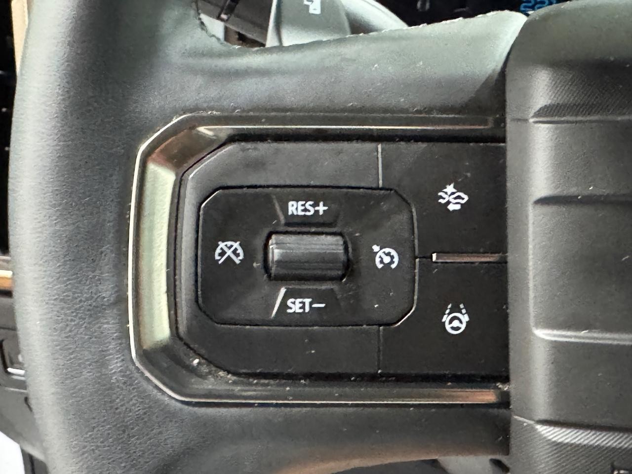 GMC HUMMER EV Pickup Vehicle Full-screen Gallery Image 20