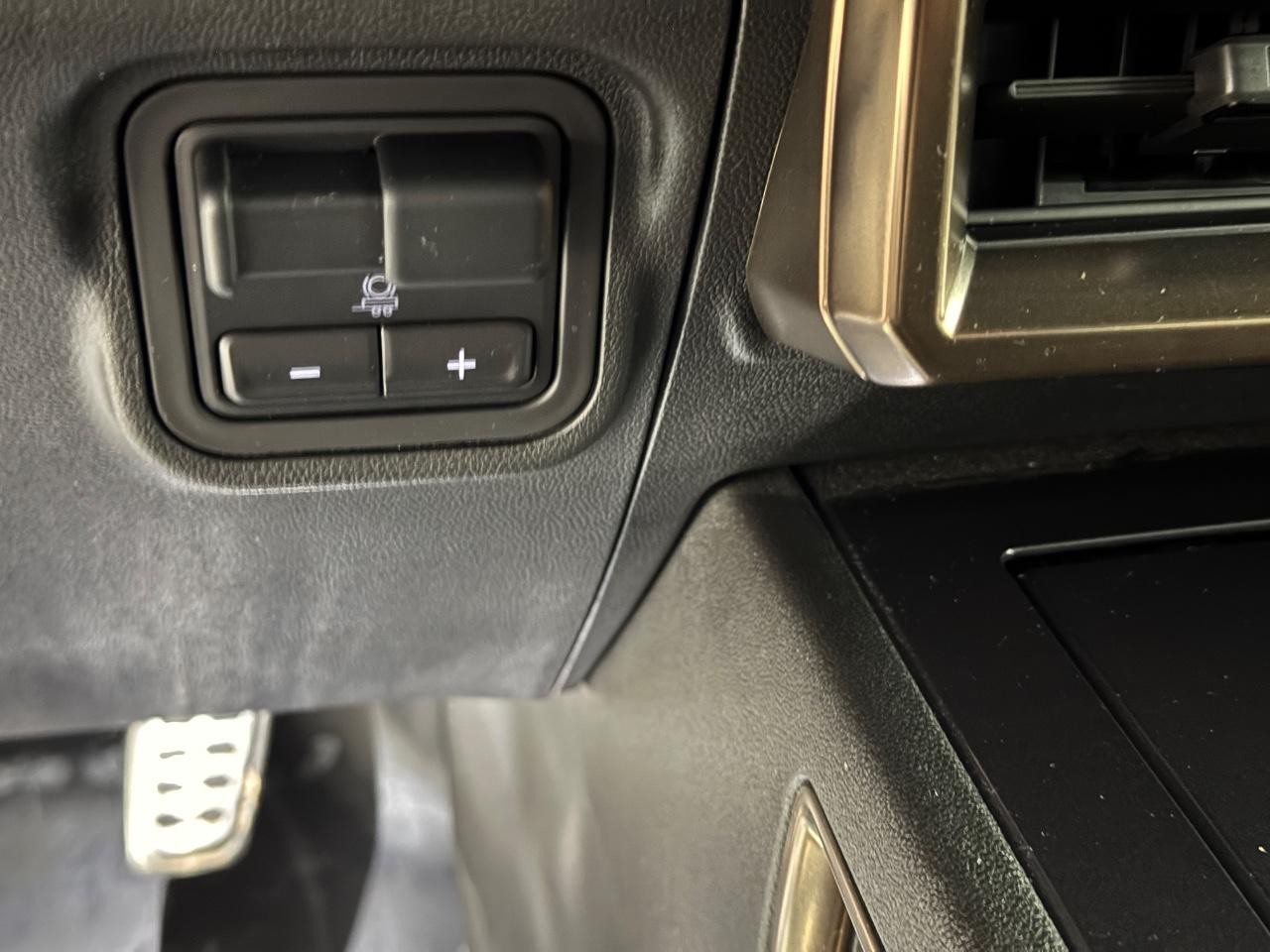 GMC HUMMER EV Pickup Vehicle Full-screen Gallery Image 25