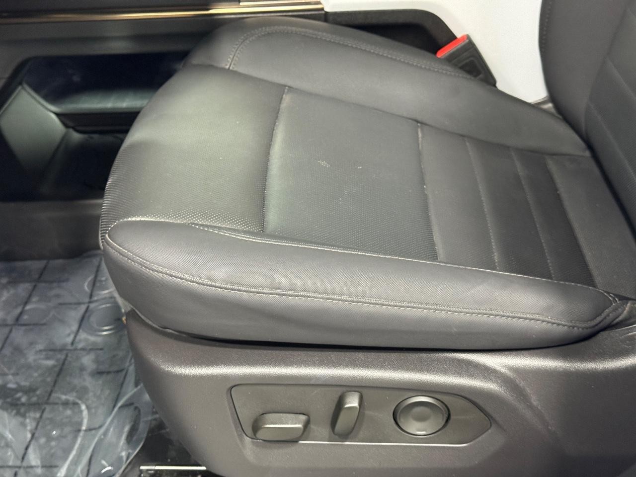 GMC HUMMER EV Pickup Vehicle Full-screen Gallery Image 30