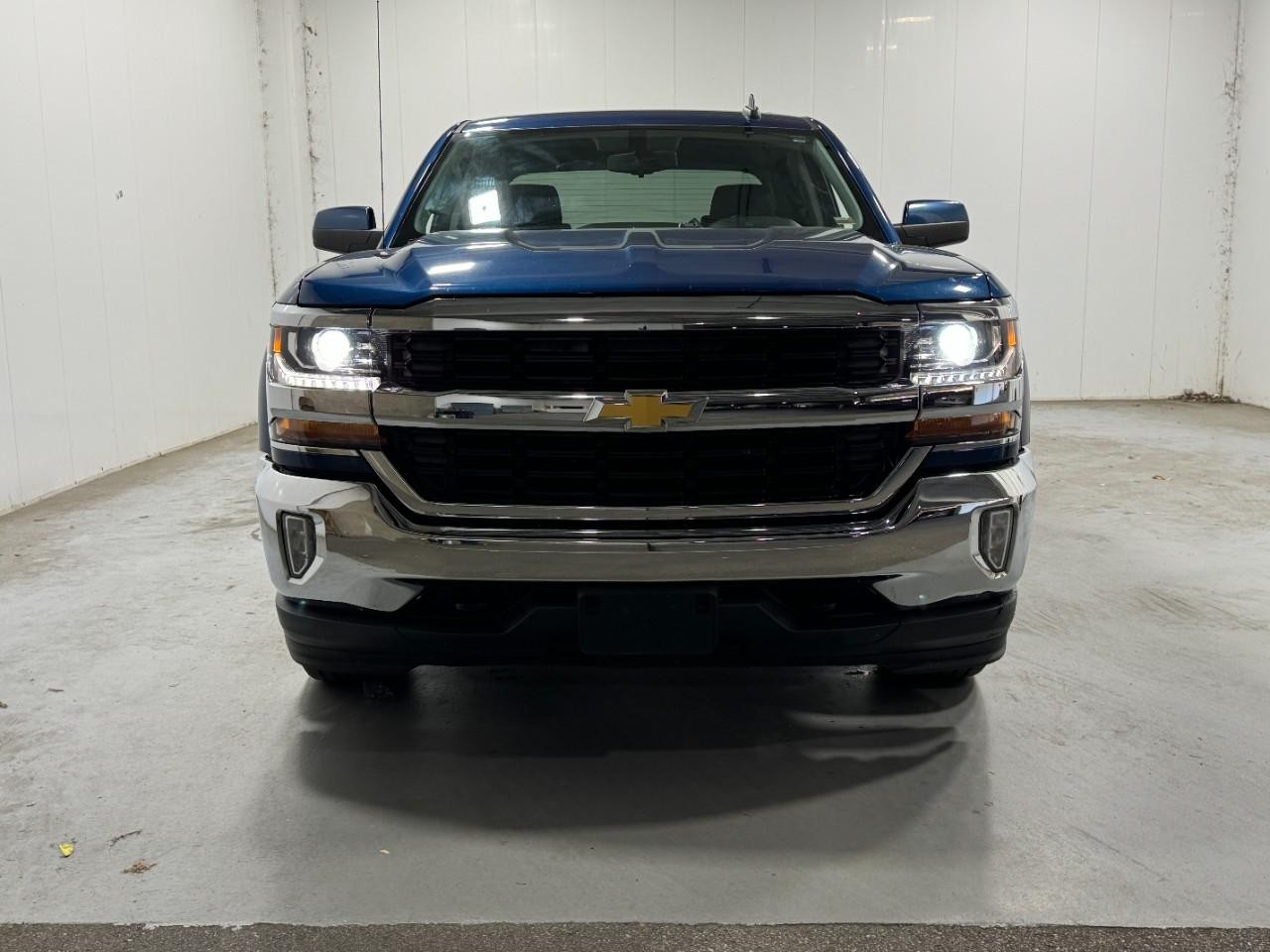 Chevrolet Silverado 1500 Vehicle Full-screen Gallery Image 7