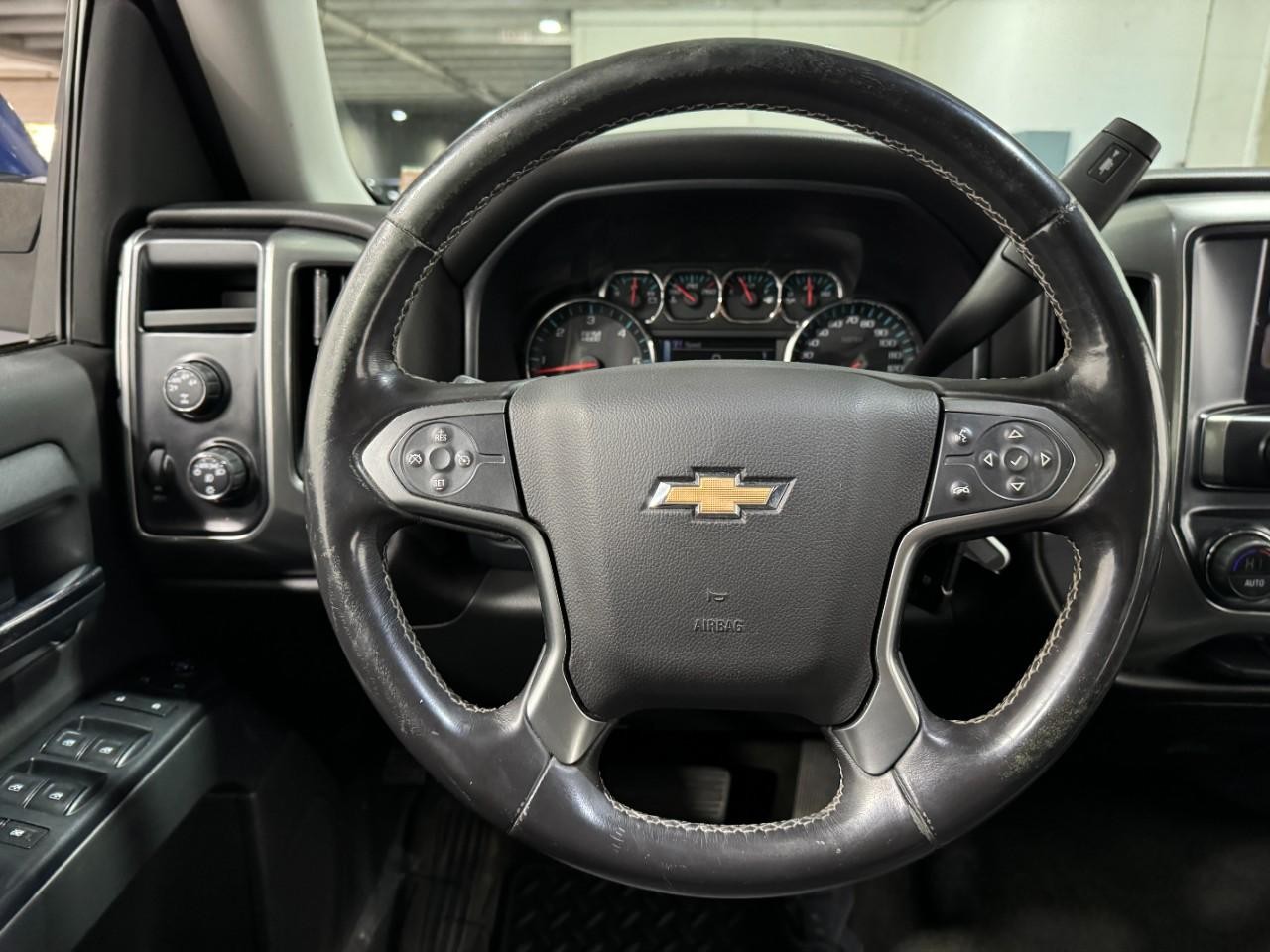 Chevrolet Silverado 1500 Vehicle Full-screen Gallery Image 12