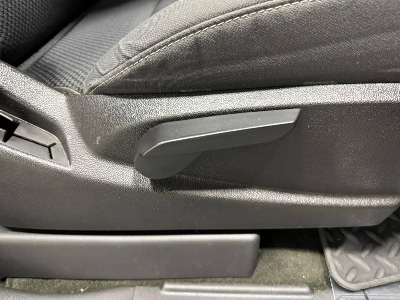 Chevrolet Silverado 1500 Vehicle Full-screen Gallery Image 18